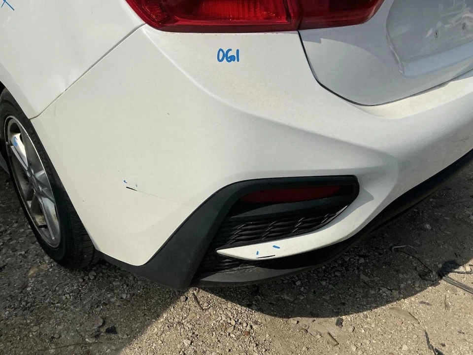 Rear Bumper Cover Sedan With Rs Package Opt Zlh Fits 16-19 CRUZE 837342 — 第 2/4 张图片