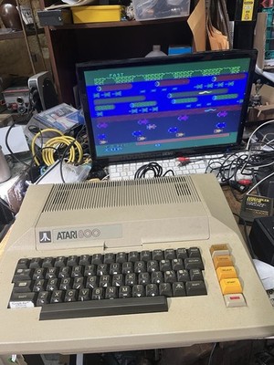 Atari 800 - Tested working, Cracked Plastic  Power Supply