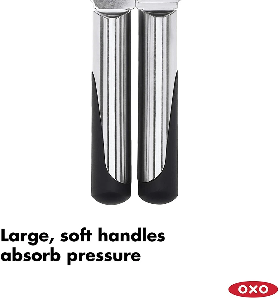 Abridor de latas manual de mango suave de acero OXO - acero inoxidable - con abrebotellas Foto 3 de 4