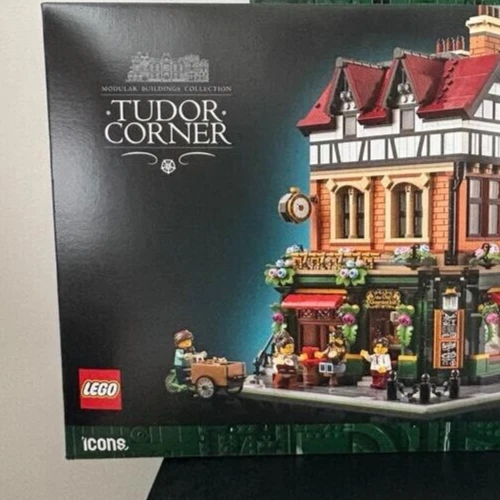 LEGO Icons Tudor Corner 10350 Building Kit 3266 pcs - Image 3 of 4
