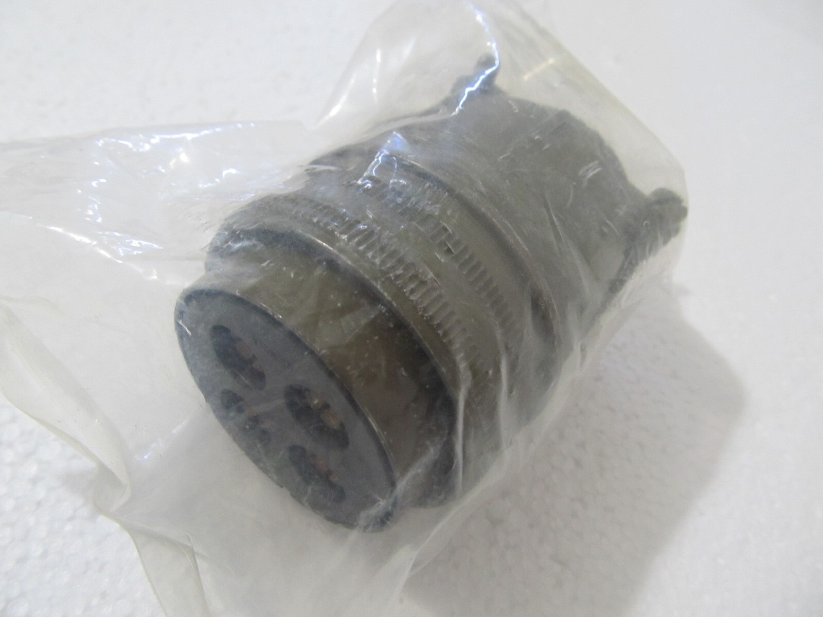 PT06E-18-32S(SR) Amphenol Industrial Operations | Connectors