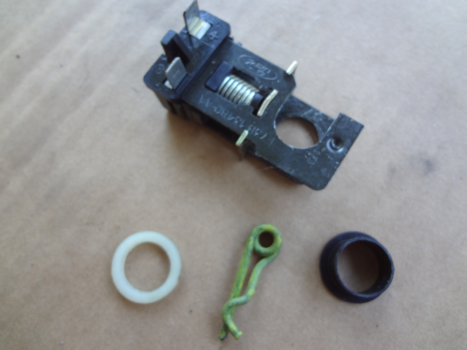 2003 2004 MUSTANG COBRA 4.6 BRAKE LIGHT SWITCH BUSHINGS & CLIP OEM