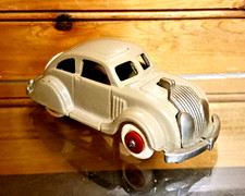 VTG 1930  s HUBLEY CAST IRON DSOTO AIRFLOW SEDAN-VERY GOOD MODEL - MUST SEE