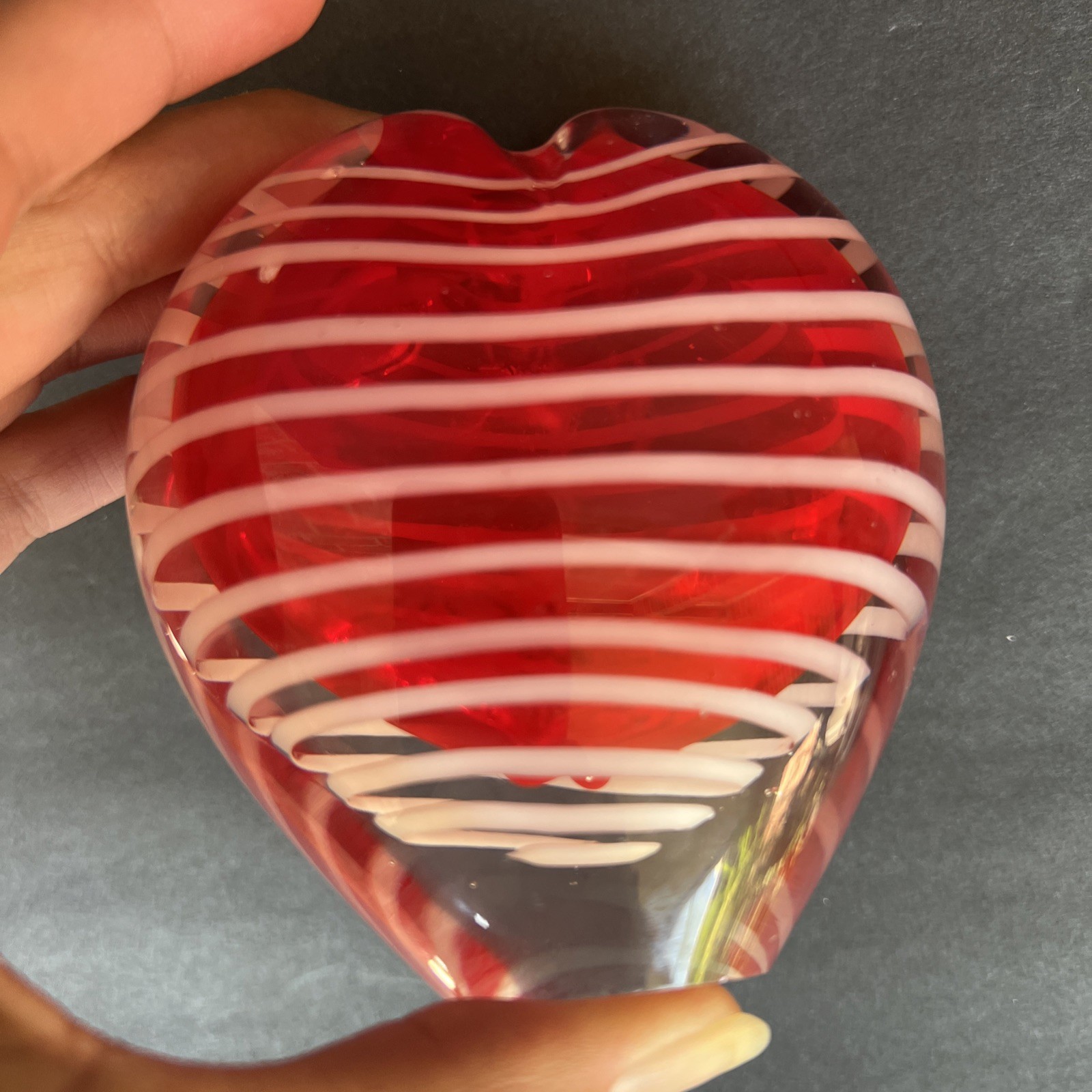 Murano Style Red & White Striped Art Glass Heart Bud Vase Paperweight 3.5” EUC