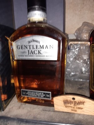 Jack Daniel's Old No. 7 , 38 Jahre Gentleman Jack,  40%, 750 ml mit Holztag