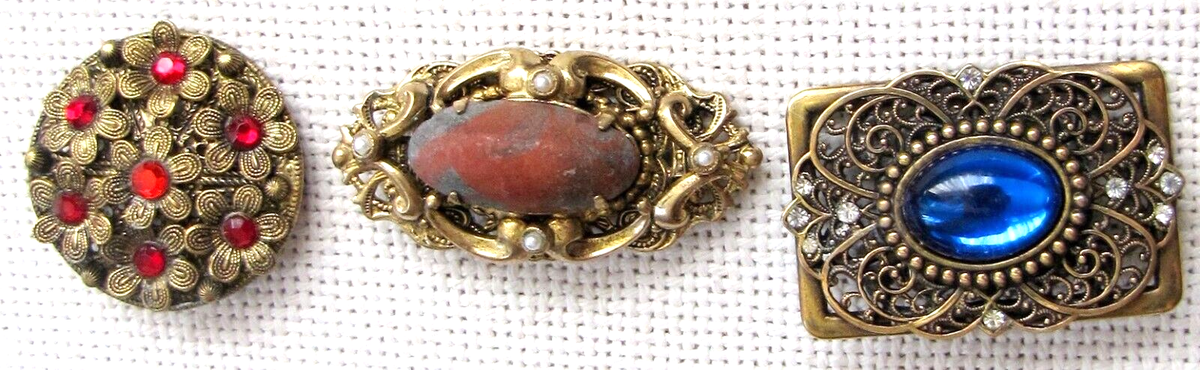 Lot 3 Victorian antique brooches set with gemstone and art  display picture 2