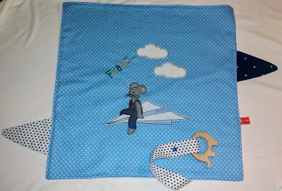 FINN & FINCHEN Motorikdecke, Schnuffeldecke, Maus auf Papierflieger Beißring und Knisterecken