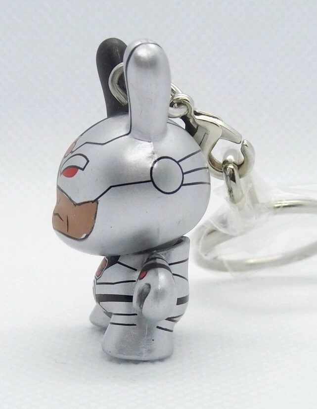 Kidrobot - Cyborg 1/24 - DC Comics Justice League Dunny Keychain 1.5" - Image 4 of 4
