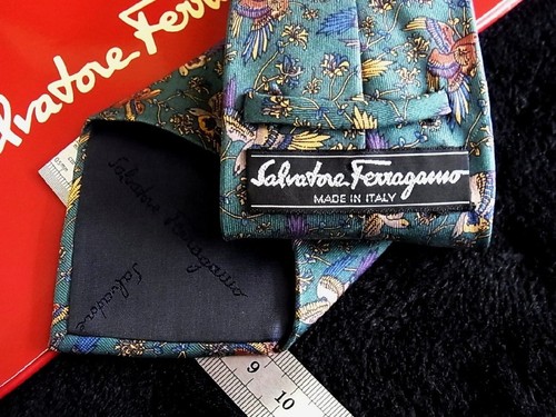 Salvatore Ferragamo Cravatta Usata TUTE Uomo Unisex SETA Multicolore Lusso 11 - Foto 2 di 2