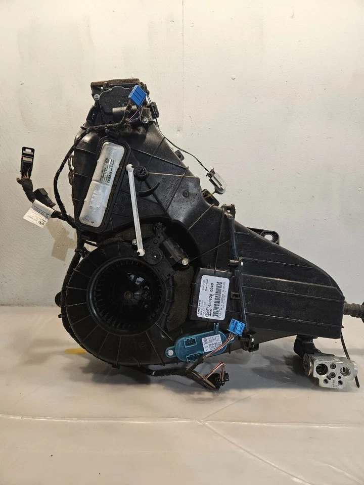 AUDI Q7 4L 2007-2015 INTERIOR REAR HEATER FAN BLOWER MOTOR BOX 4L0820004D - Image 4 of 4