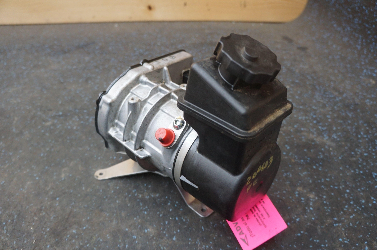 Hydraulic Pump Reservoir Assembly 4S9145501 OEM Audi R8 LMS GT4 2018