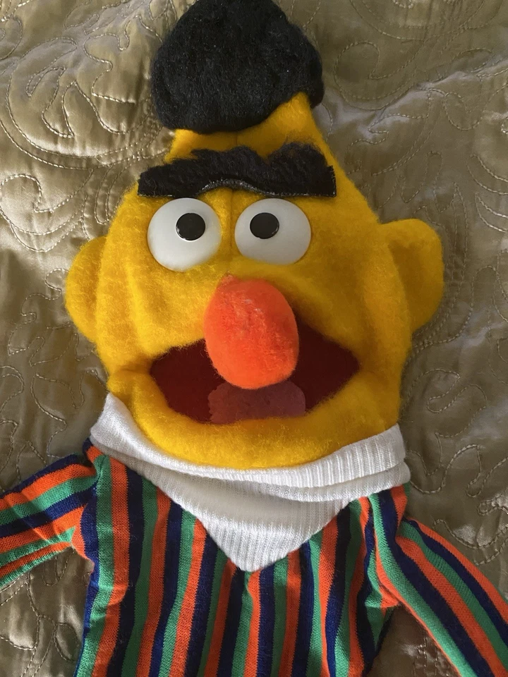 Marioneta de mano Bert de Plaza Sésamo de los años 70 de colección cabeza de plástico duro manos Foto 2 de 4