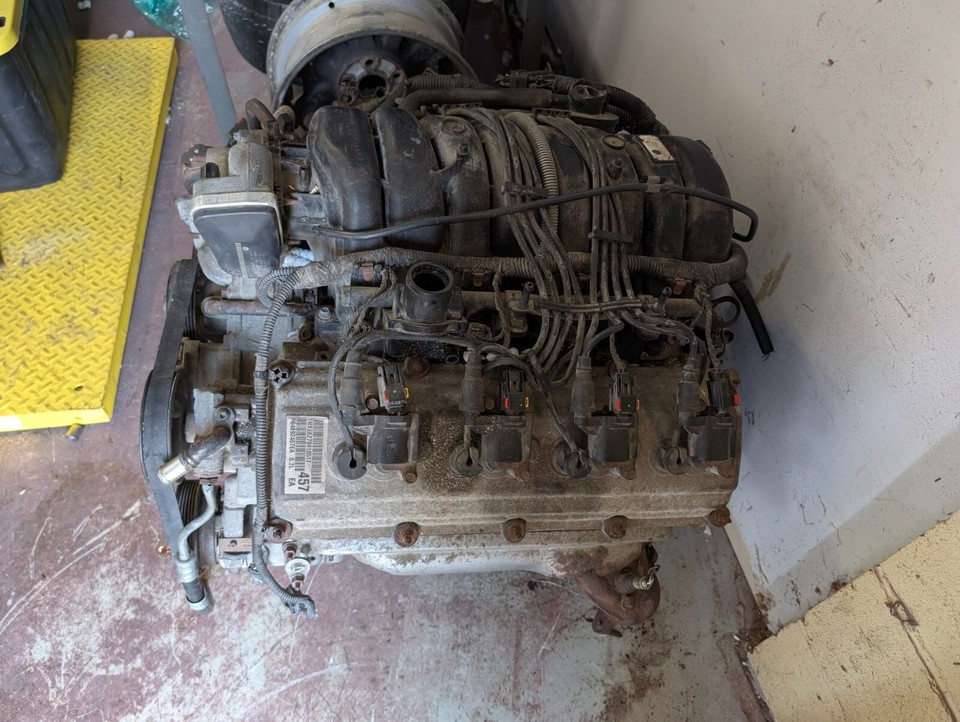 2005 Chrysler 300 Engine 57 L V8null