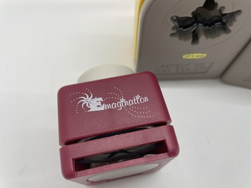 Lot Of Scrapbooking Paper Punches: Starfish, Maple Leaf, Sprout, Fleur De Lis - Picture 8 of 9