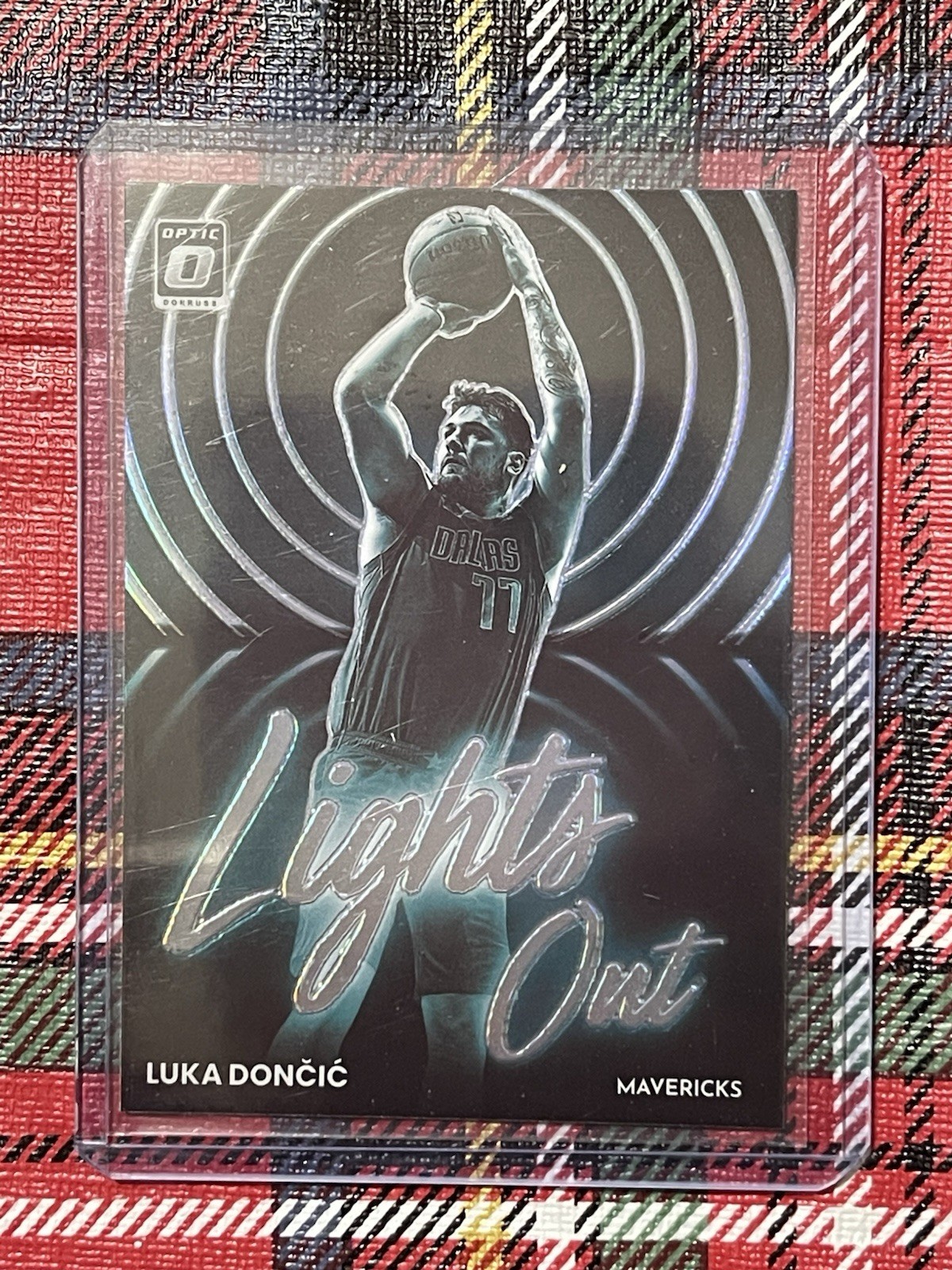 2022-23 Panini Donruss Optic Lights Out Holo Prizm Luka Doncic #10
