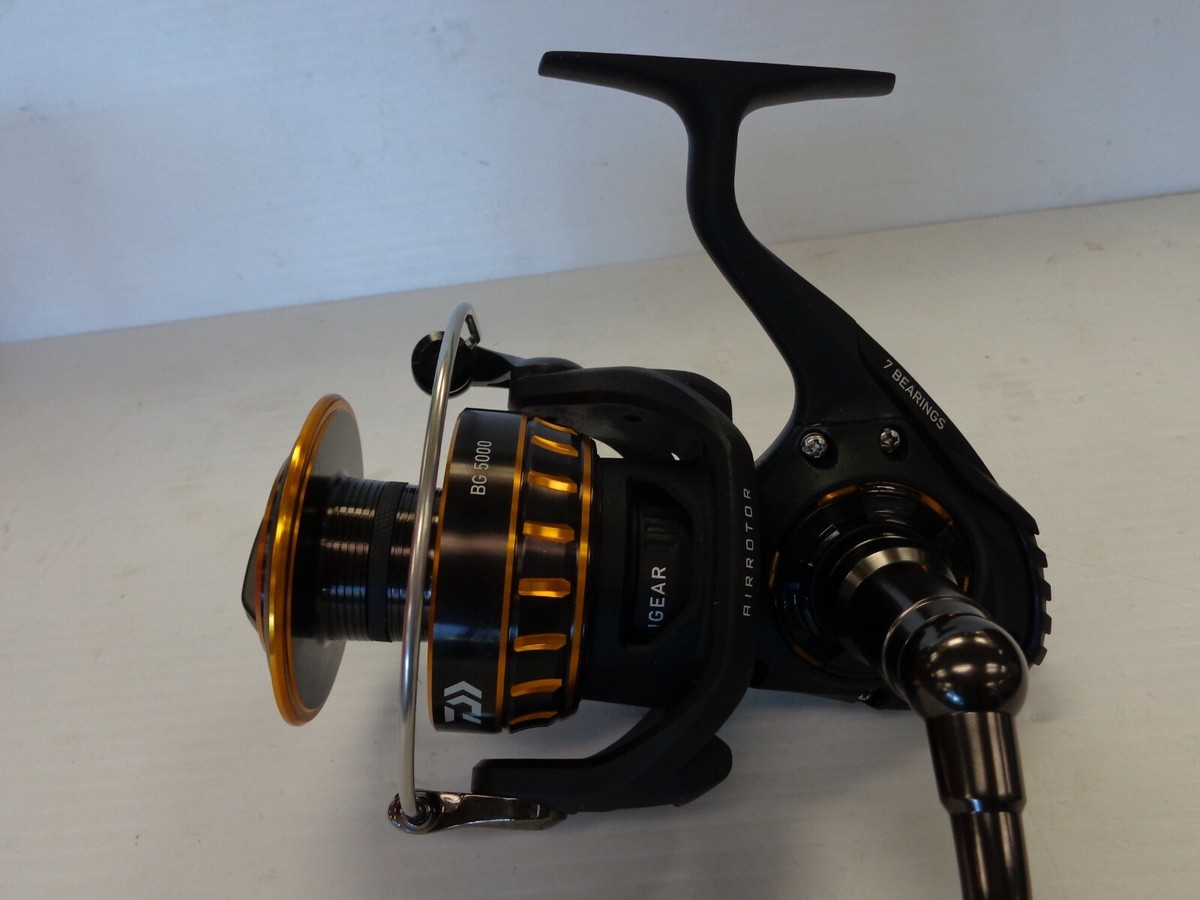 Daiwa BG 5000 Black and Gold Saltwater Spinning Reel BG5000