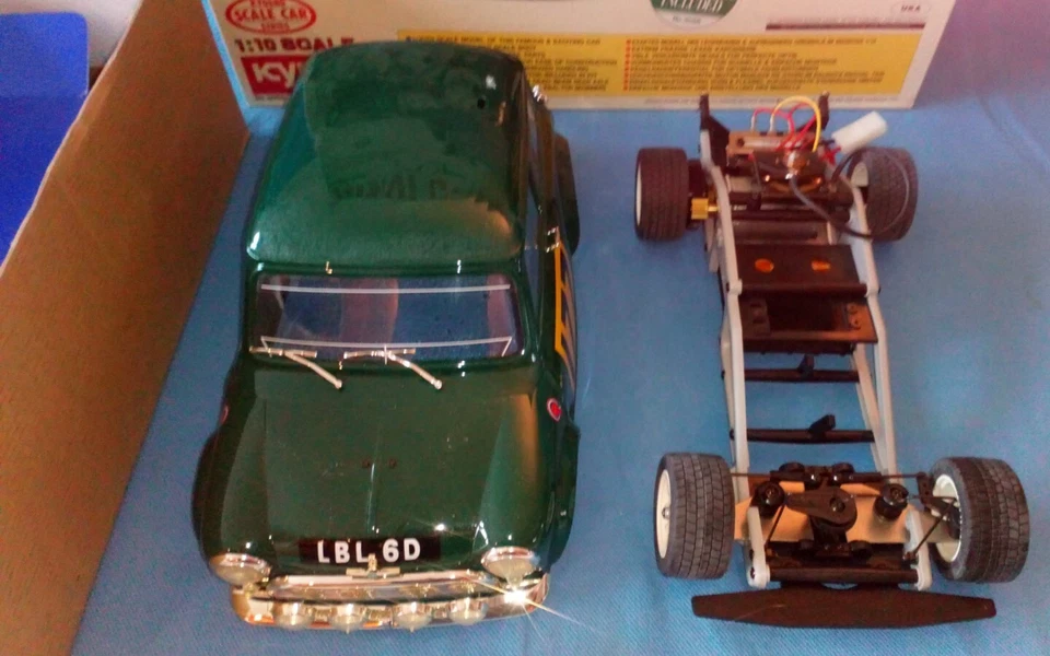 Kyosho 1/10 MINI COOPER R/C No. 3055 + No.3056 Rare Painted Body ©1991 N.I.B - Photo 3/4