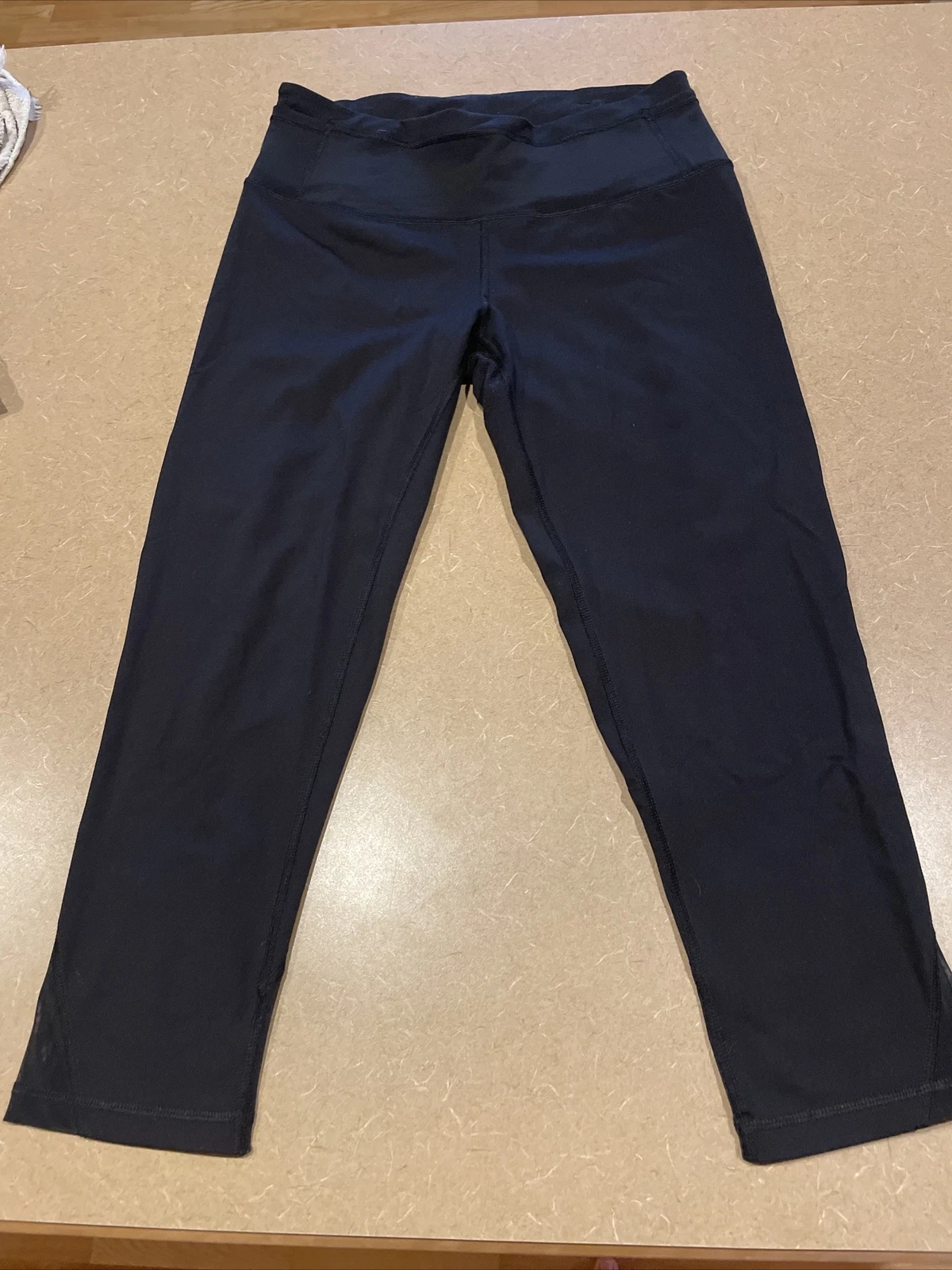 victoria-secret-vs ultimate capri leggings