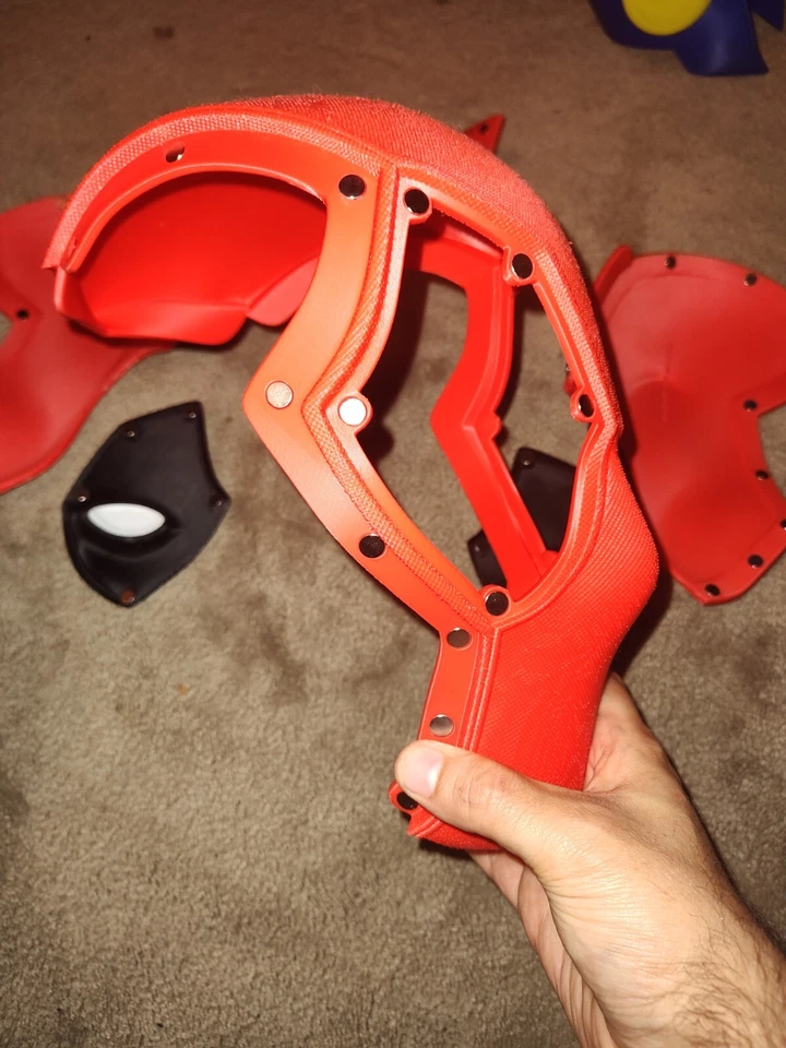 Marvel Deadpool Textured And Magnetized Pro Cosplay Mask Prop - Image 3 of 4