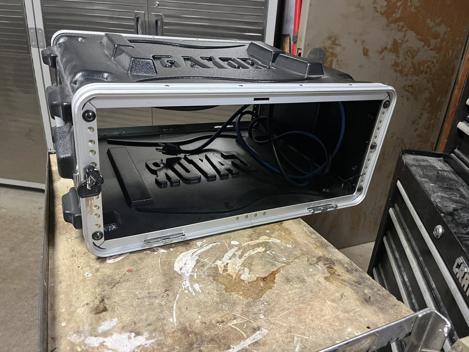 Gator Cases4U Rack Case GR-4L with Middle Atlantic PD-915R Rackmount Power Dist. - Image 3 of 4