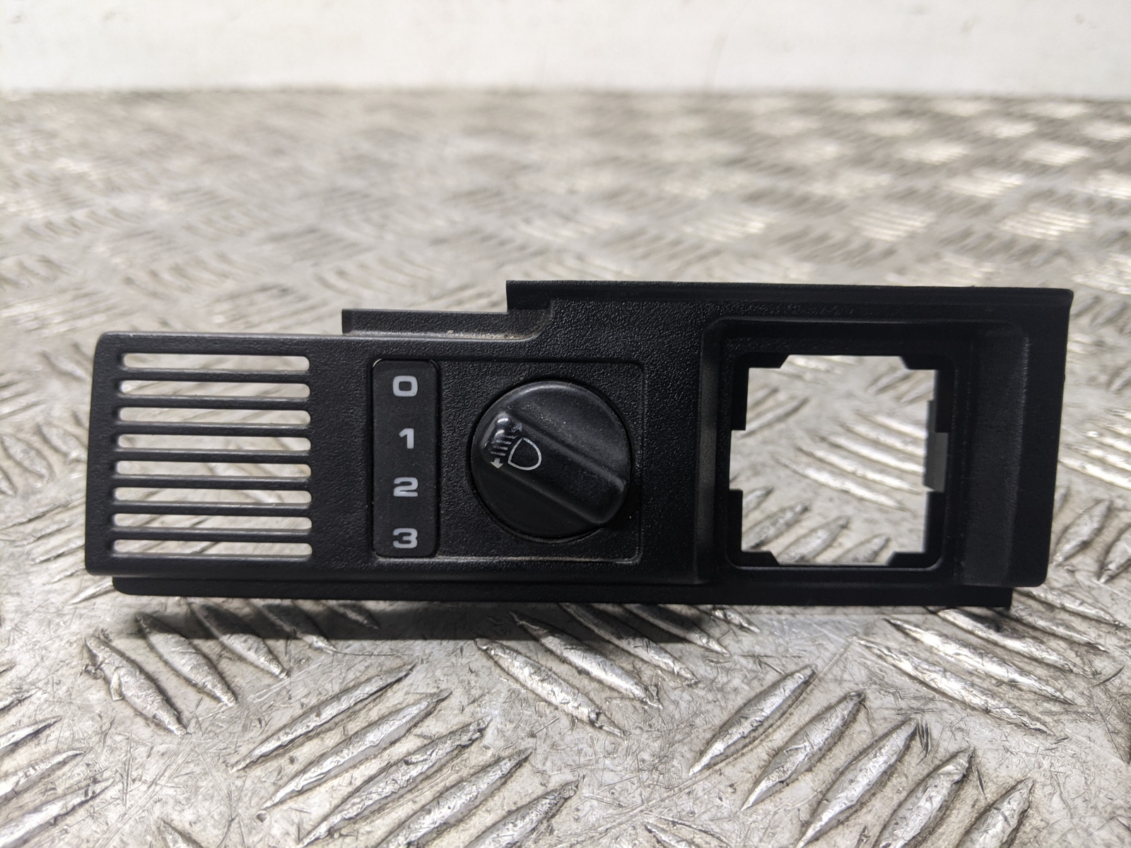 Land Rover Discovery 2 Dash Headlight Switch Assembly YUK000020PUY 