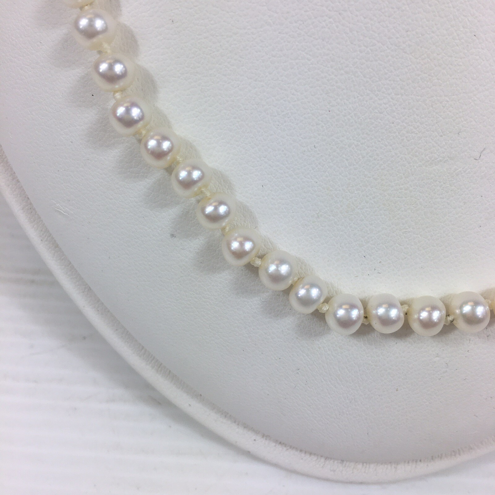 Vintage Single Strand Pearl Necklace 14ct Yellow Gold… Gem