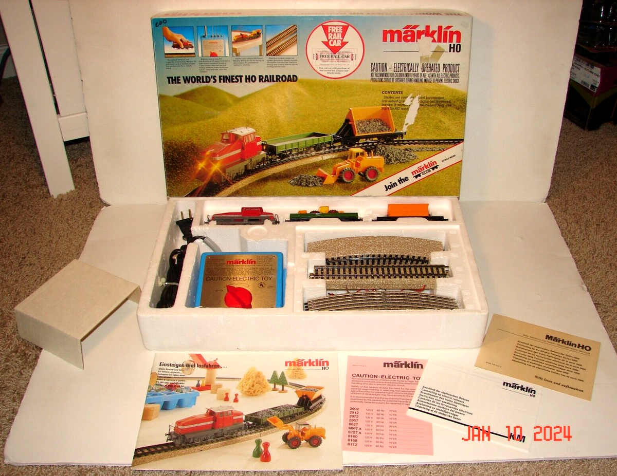 Vintage MARKLIN HO Scale 2912 Diesel Train STARTER SET in