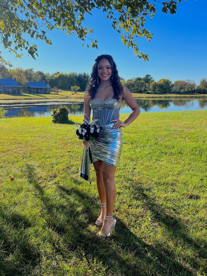 Vestido de fiesta Sherri Hill talla 4 Foto 4 de 4