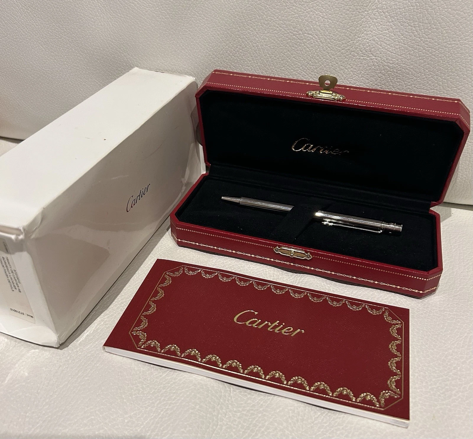 Cartier — Cartier Trinity, Platinum, Bordeaux lacquer