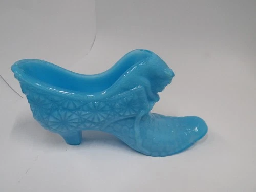 Boyd or Fenton Blue Art Glass Daisy Button Cat Slipper