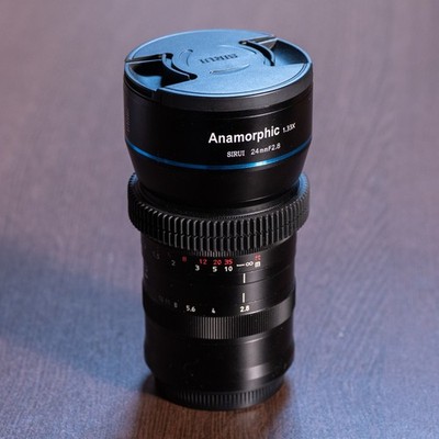 SIRUI 24mm f/2.8 1.33x anamorphic lens L-mount, like new.