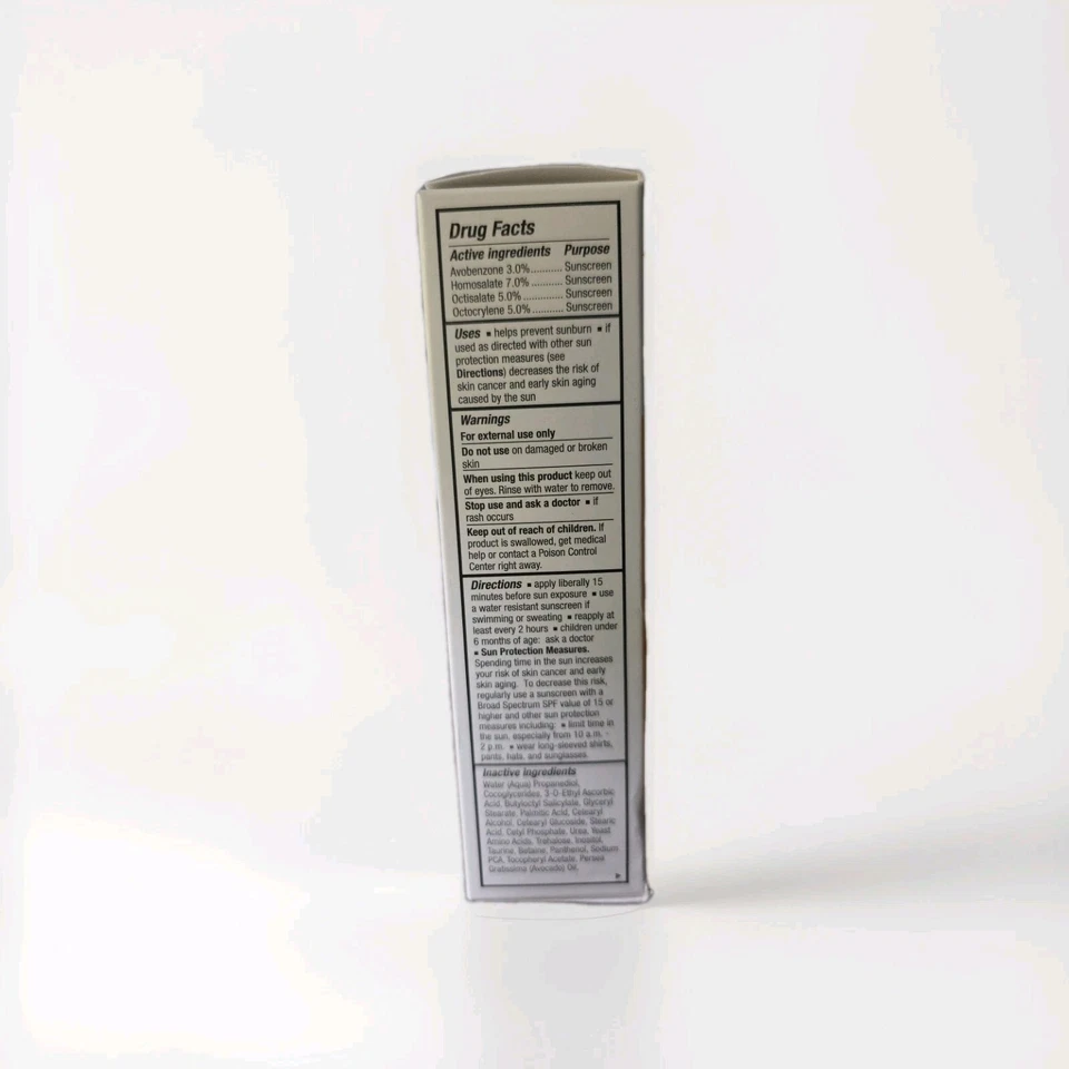 Hidratante clareador Murad FPS 50 com vitamina C novo na caixa validade 12/2026 - Imagem 4 de 4