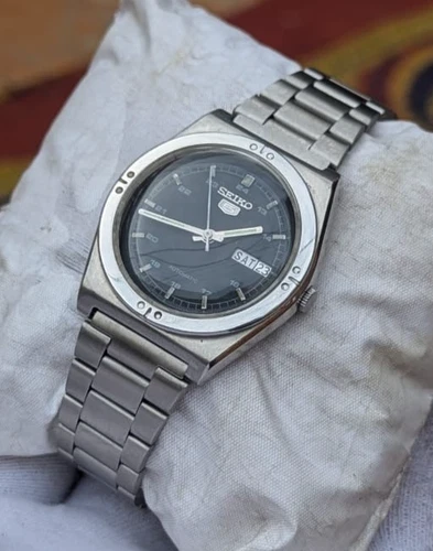 vintage Seiko 5 6309-8500 Automatic black dial Men Wristwatch made in Japan