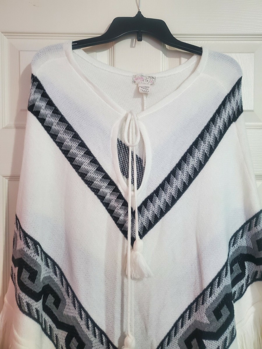 NEW FREE PEOPLE NORTH COUNTRY FRINGE PONCHO ONE SIZE XS NEW FREE PEOPLE NORTH COUNTRY FRINGE PONCHO ONE SIZE XS