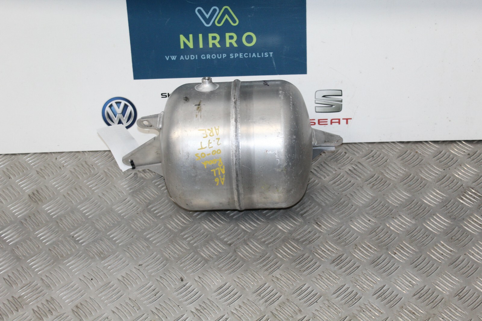 AUDI A6 ALLROAD AIR SUSPENSION PRESSURE ACCUMULATOR TANK 2000 TO 2005