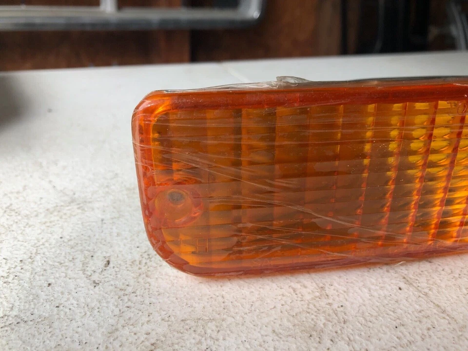 1991-1995 dodge spirit parking lamp assembly. BRAND NEW!!!! - Image 3 of 4