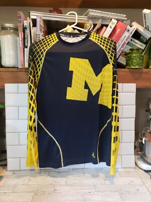 ADIDAS Activewear Men's Long Sleeve Top, Size S Big M