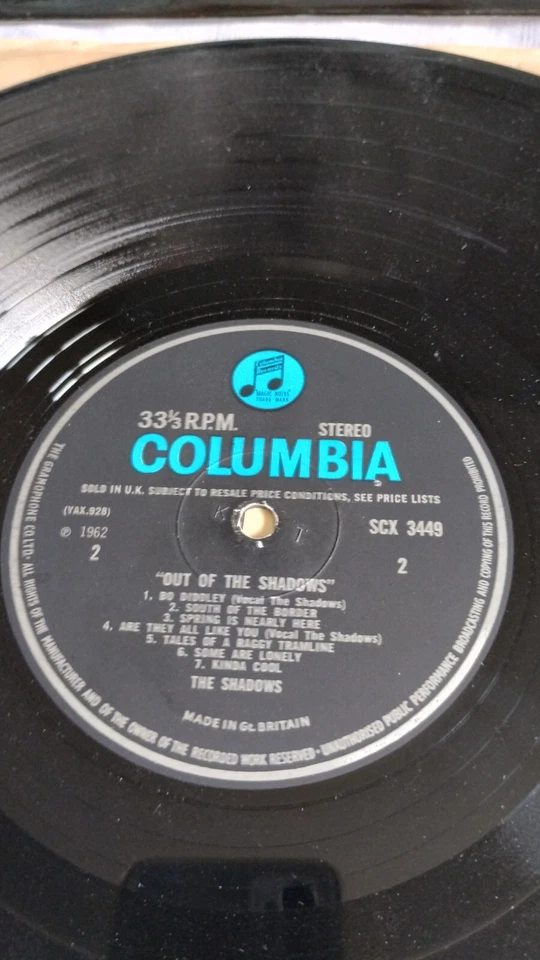 THE SHADOWS - OUT OF THE SHADOWS - BLACK AND BLUE LABEL - STEREO - SCX 2449 - NM - Image 3 of 4