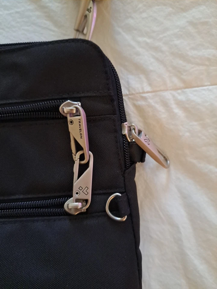 Travelon Bolso Mensajero Unisex Antirrobo Delgado Bloqueo Bandolera Negro Usado en Excelente Condición Foto 2 de 4