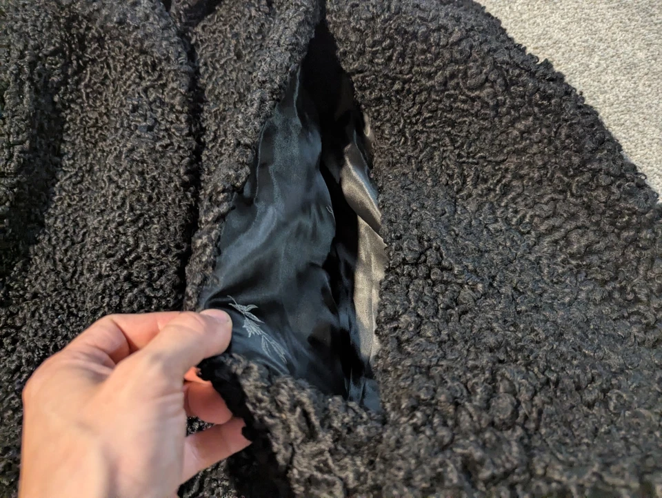 Capa de piel de cordero persa vintage para mujer talla única chal envolvente negro forrado rizado  Foto 4 de 4