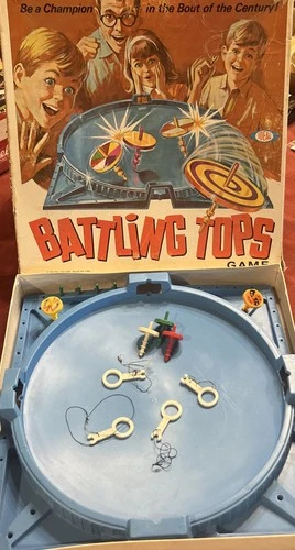 BATTLING TOPS VINTAGE 1968 IDEAL FAMILY BOARD GAME - 5 TOPS, 4 PULLERS & 4 PEGS