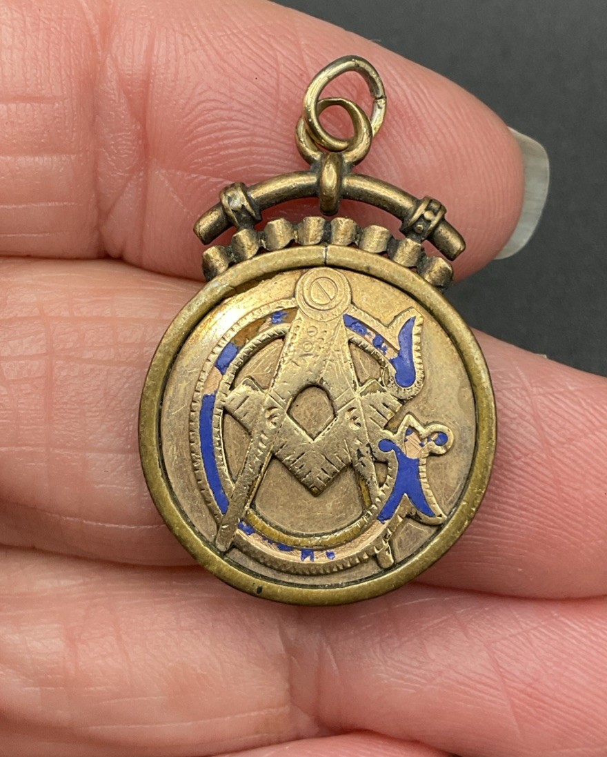 ANTIQUE MASONIC WATCH FOB WITH ENAMELED CENTER READ DESCRIPTION