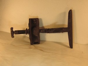 VERY, VERY ROBUST & HEAVY (10.5 POUNDS) SARGENT SAW VISE