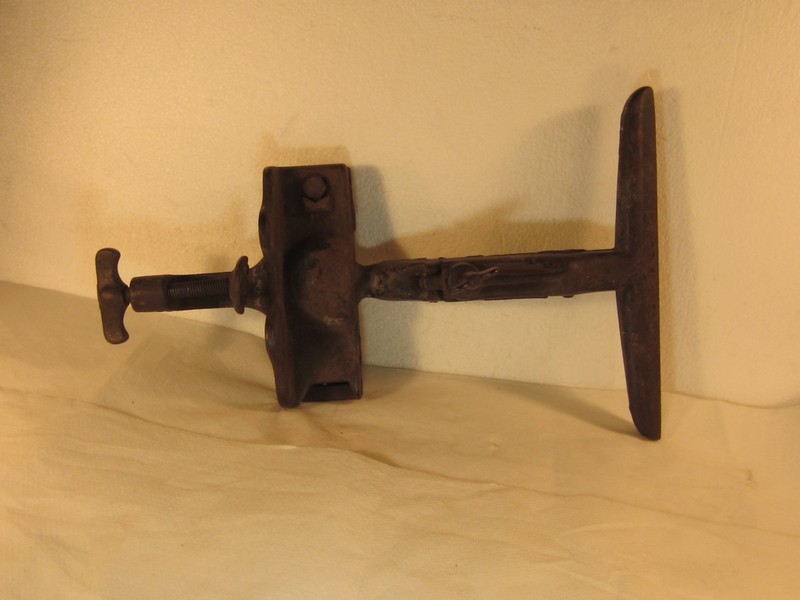 VERY, VERY ROBUST & HEAVY (10.5 POUNDS) SARGENT SAW VISE