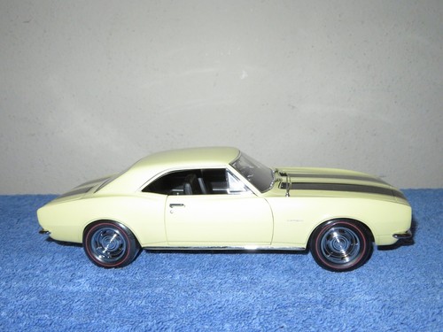 AUTHENTICS ERTL 1967 CHEVROLET CAMARO Z28 1:18 OPENING HOOD, DOORS & TRUNK NICE - Bild 8 von 14