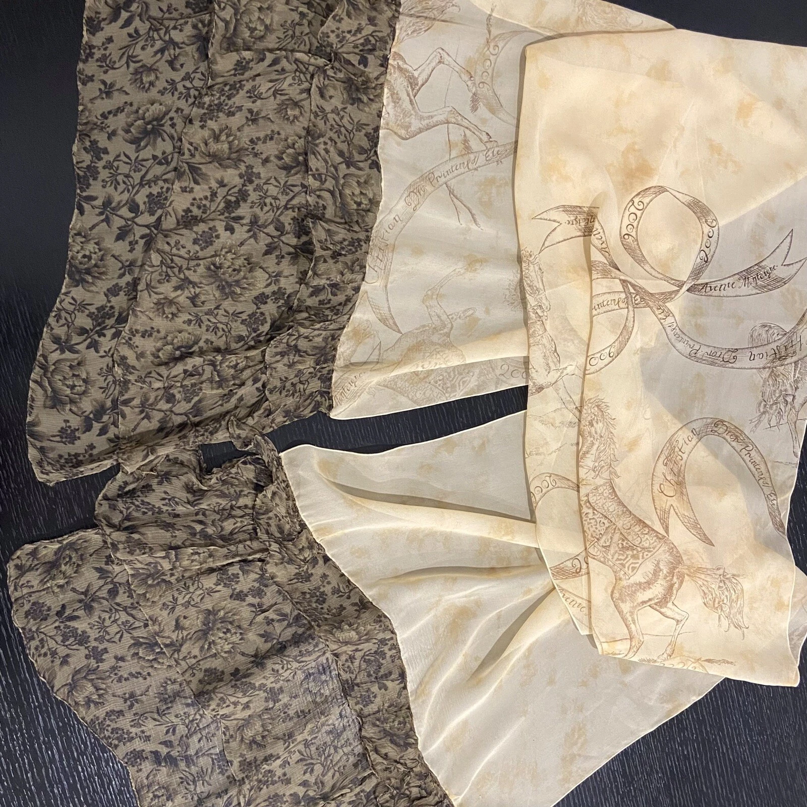 2,3 m x 55 cm foulard design cheval Christian Dior à franges 100 % soie. AB2