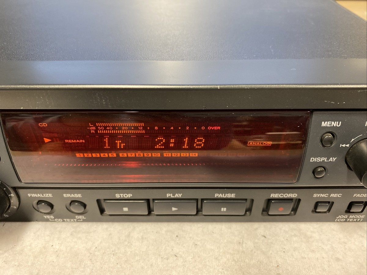 TASCAM CD-RW750 CDデッキ CD-RW750 | 業務用CDレコーダー | TASCAM (日本)
