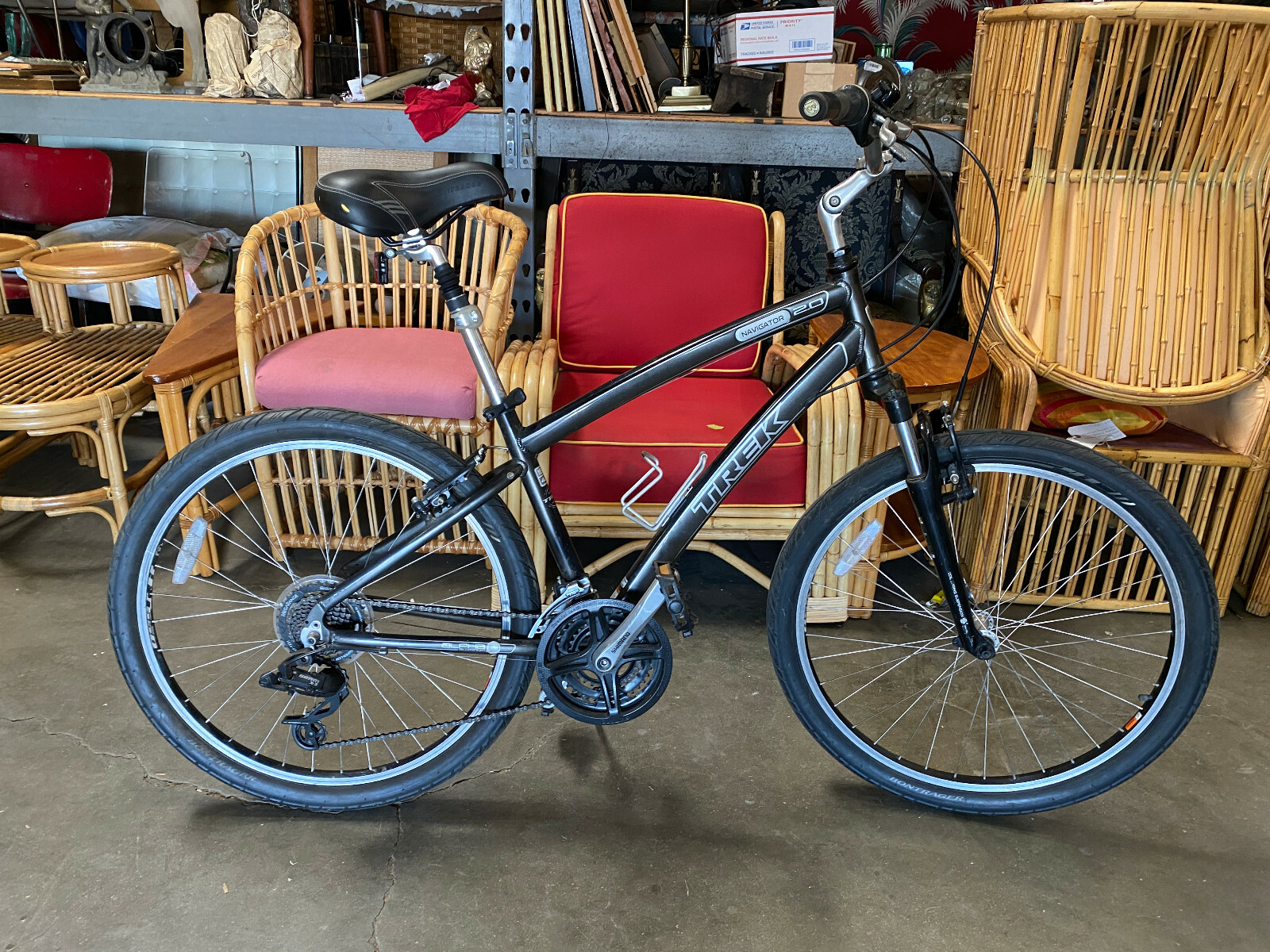 Trek Navigator 2.0 City/Comfort Hybrid Bike Medium Frame