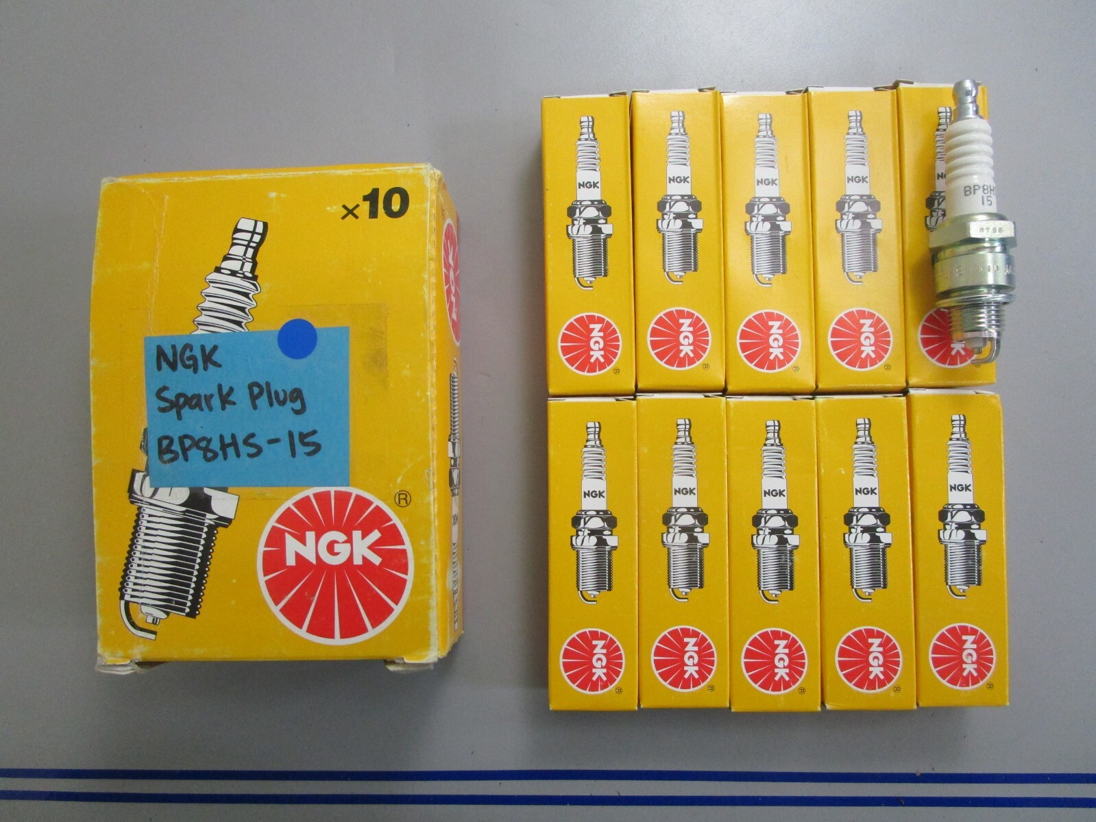 NEW LOT OF 10 0820 NGK Spark Plug BP8HS-15