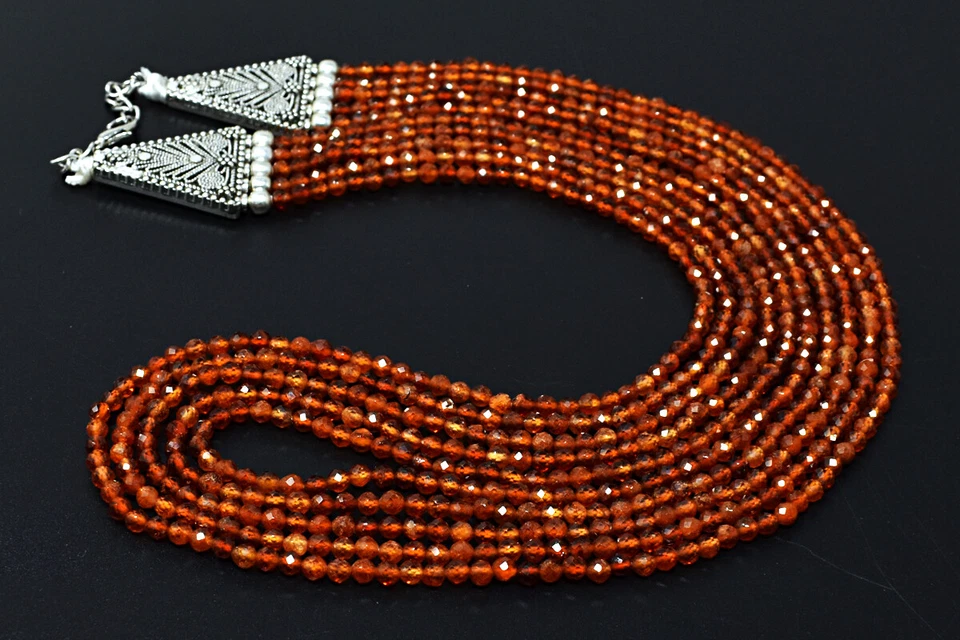 Collar facetado de 308 quilates con cuentas de granate de hessonita extraído de tierra de 5 hilos JK 44E293 Foto 2 de 4